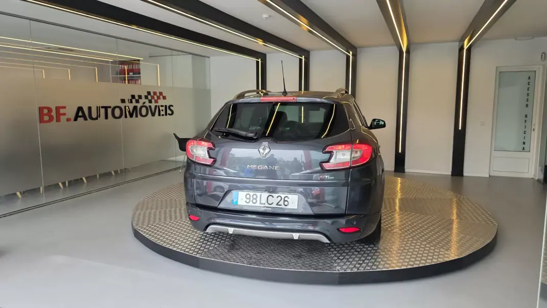 Renault Mégane Sport Tourer 2010 - 6900 EUR, 266834 km - AUTO.MOTO.pt - 266834km - foto 16 de 45