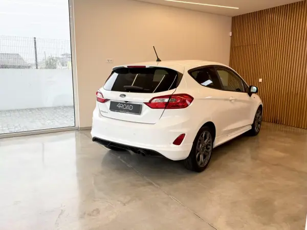 Ford Fiesta 2018 - 11000 EUR, 146800 km - AUTO.MOTO.pt - 146800km - foto 4 de 78