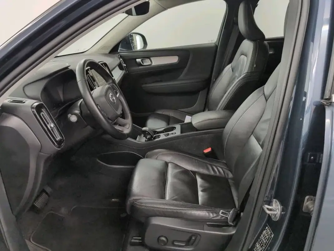 Volvo XC 40 2022 - 28990 EUR, 86024 km - AUTO.MOTO.pt - 86024km - foto 7 de 10
