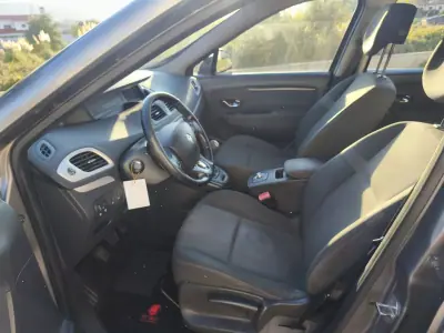 Renault Grand Scénic 2014 — photo 6 of 10