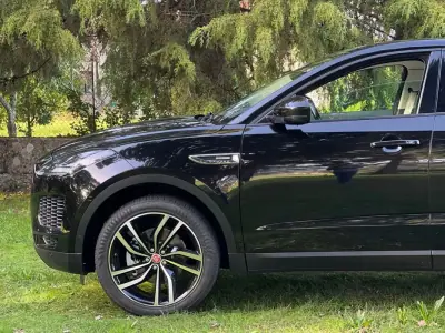 Jaguar E-Pace 2018 - 29750 EUR, 77000 km - AUTO.MOTO.pt - 77000km - foto 12 de 53