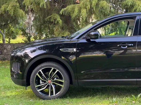 Jaguar E-Pace 2018 - 29750 EUR, 77000 km - AUTO.MOTO.pt - 77000km - foto 12 de 53