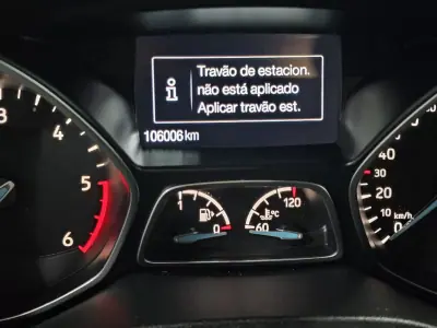 Ford Kuga 2017 - 16500 EUR, 105904 km - AUTO.MOTO.pt - 105904km - foto 6 de 11