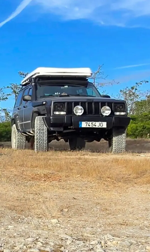 Jeep Cherokee 1997 - 12000 EUR, 250000 km - 250000km - foto 11 de 11