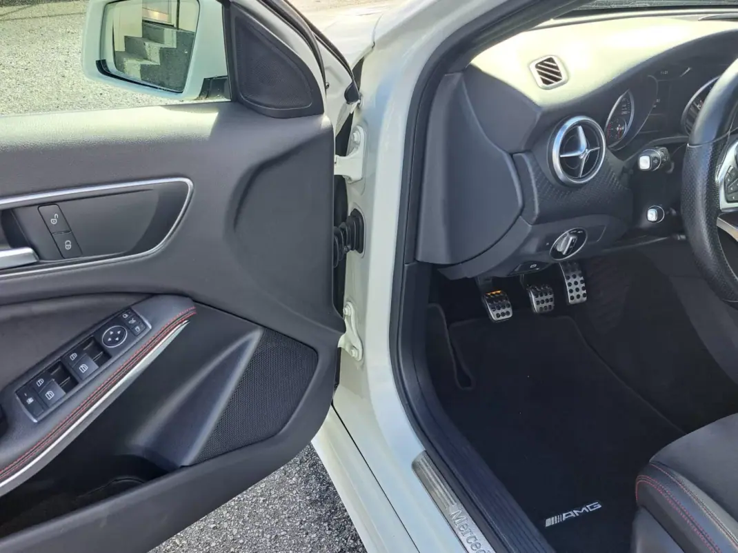 Mercedes-Benz A 180 2016 - 16250 EUR, 208525 km - AUTO.MOTO.pt - 208525km - foto 16 de 42