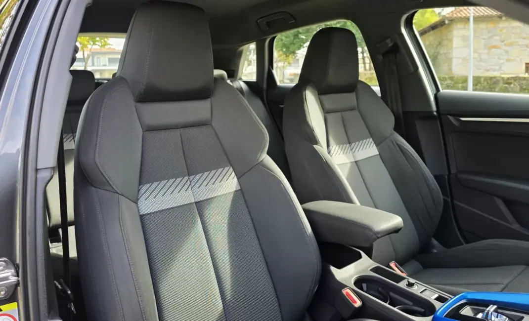 Audi A3 Sportback 2021 - 21500 EUR, 249000 km - AUTO.MOTO.pt - 249000km - foto 14 de 17