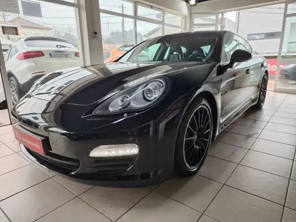 Porsche Panamera 2011 - 37500 EUR, 129500 km - AUTO.MOTO.pt - 129500km - foto 5 de 38