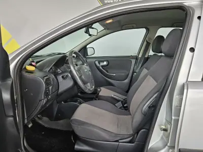 Opel Corsa 2005 - 3250 EUR, 180000 km - AUTO.MOTO.pt - 180000km - foto 6 de 10