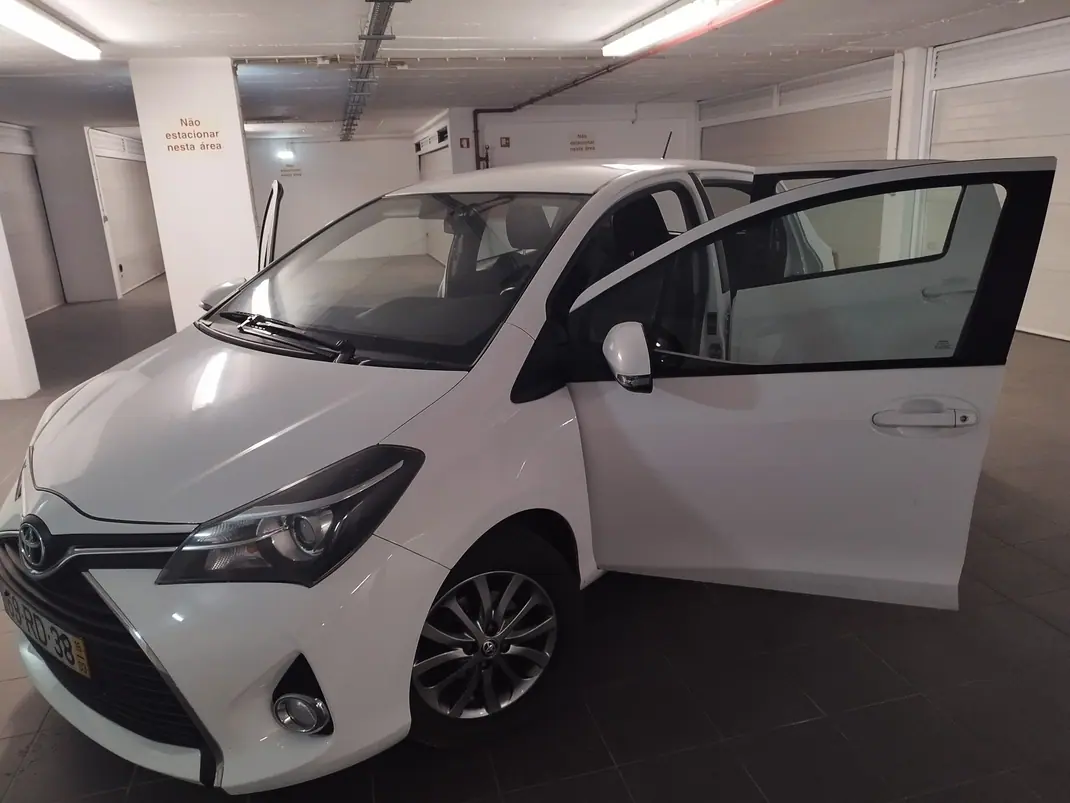 Toyota Yaris 2016 - 10500 EUR, 116000 km - 116000km - foto 2 de 11