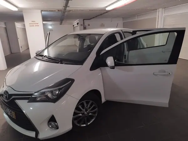 Toyota Yaris 2016 - 10500 EUR, 116000 km - 116000km - foto 2 de 11