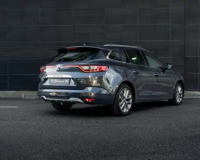 Renault Mégane Sport Tourer 2018 - 15990 EUR, 126740 km - AUTO.MOTO.pt - 126740km - foto 13 de 65