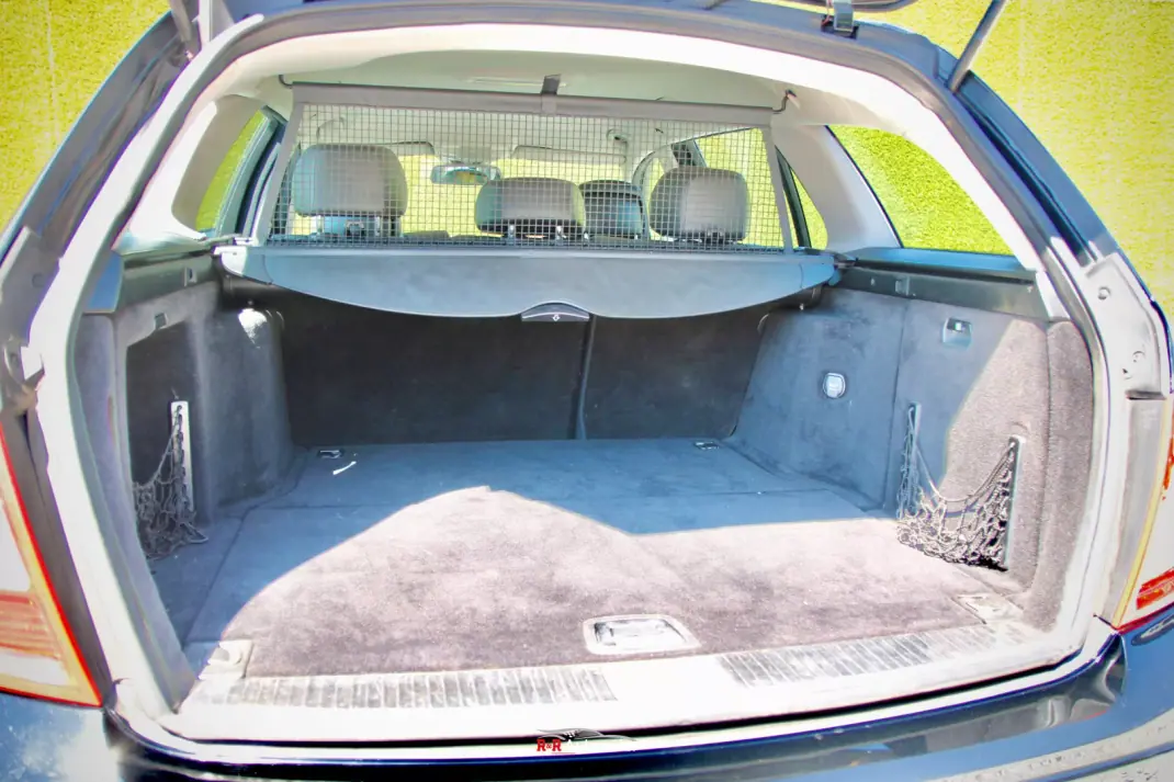 Mercedes-Benz C 200 2010 - 10990 EUR, 290000 km - AUTO.MOTO.pt - 290000km - foto 10 de 24