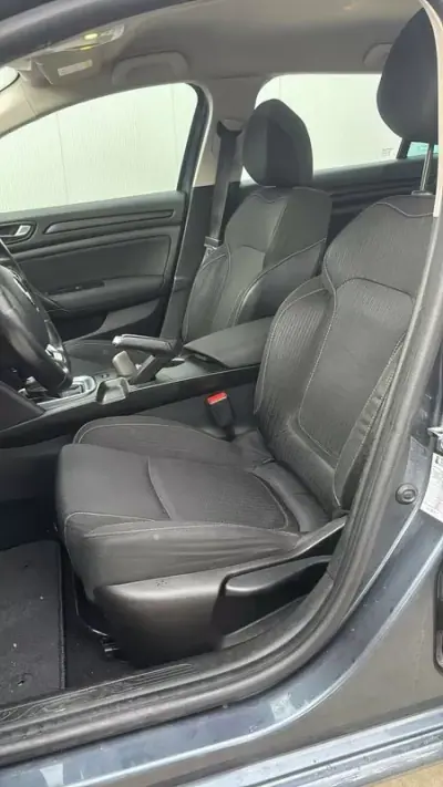 Renault Mégane 2019 - 7000 EUR, 310000 km - AUTO.MOTO.pt - 310000km - foto 3 de 7