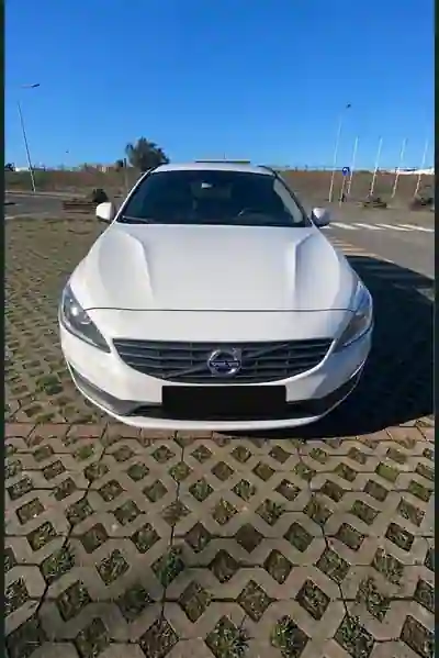 Volvo V60 2015 - 8900 EUR, 206200 km - 206200km - foto 1 de 11