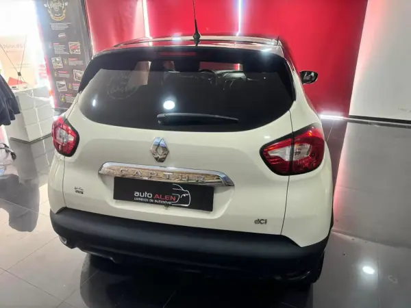 Renault Captur 2014 - 11990 EUR, 183000 km - AUTO.MOTO.pt - 183000km - foto 4 de 12