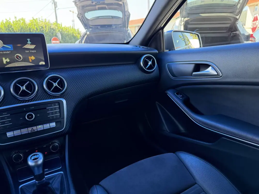 Mercedes-Benz A 180 2016 - 15950 EUR, 159850 km - 159850km - foto 26 de 32