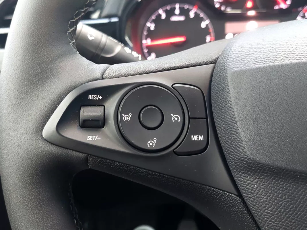 Opel Corsa 2023 - 19500 EUR, 20521 km - AUTO.MOTO.pt - 20521km - foto 18 de 24