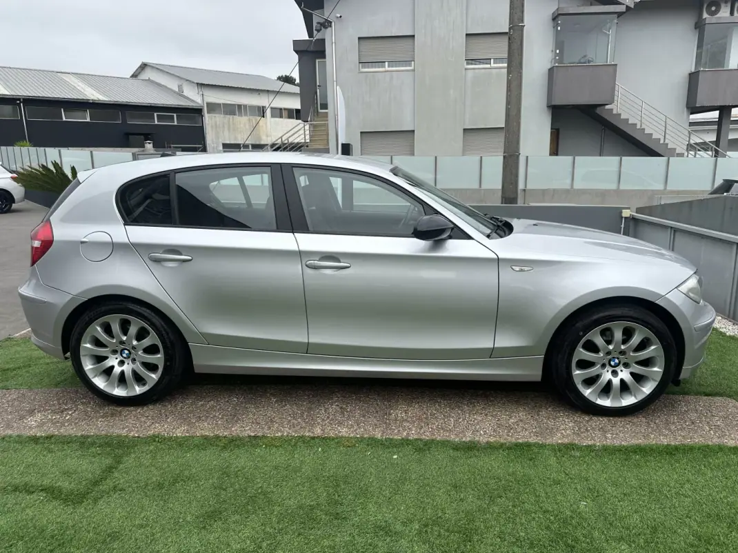 BMW 118 2009 - 8900 EUR, 184000 km - AUTO.MOTO.pt - 184000km - foto 16 de 55