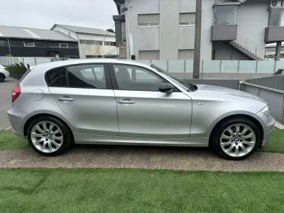 BMW 118 2009 - 8900 EUR, 184000 km - AUTO.MOTO.pt - 184000km - foto 16 de 55