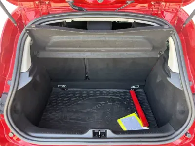 Renault Clio 2018 - 9990 EUR, 156000 km - AUTO.MOTO.pt - 156000km - foto 17 de 18