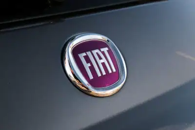 Fiat 500 2020 - 9999 EUR, 89000 km - AUTO.MOTO.pt - 89000km - foto 9 de 28