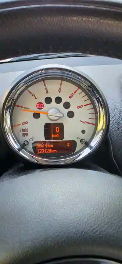 MINI Countryman 2014 - 13000 EUR, 128128 km - AUTO.MOTO.pt - 128128km - foto 13 de 13