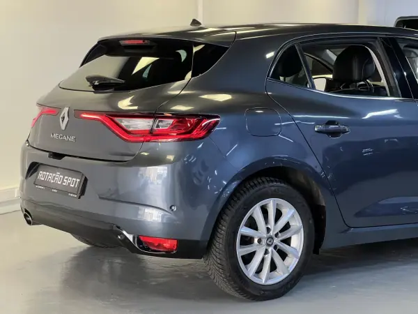 Renault Mégane 2016 - 11990 EUR, 140000 km - AUTO.MOTO.pt - 140000km - foto 37 de 41