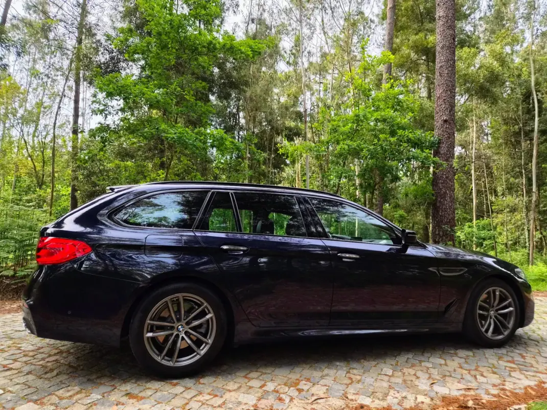 BMW 520 2018 - 24750 EUR, 200000 km - AUTO.MOTO.pt - 200000km - foto 26 de 26