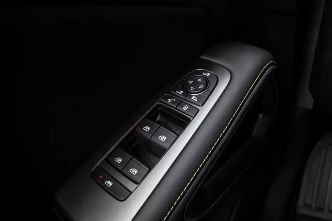 BYD 2025 - 27990 EUR, 264 km - AUTO.MOTO.pt - 264km - foto 18 de 34