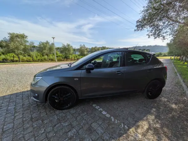 SEAT Ibiza 2016 - 10900 EUR, 120000 km - AUTO.MOTO.pt - 120000km - foto 4 de 13