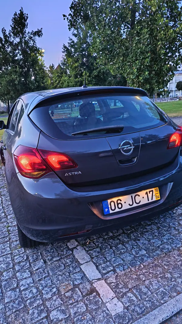 Opel Astra 1.4 Enjoy 2010 Petrol