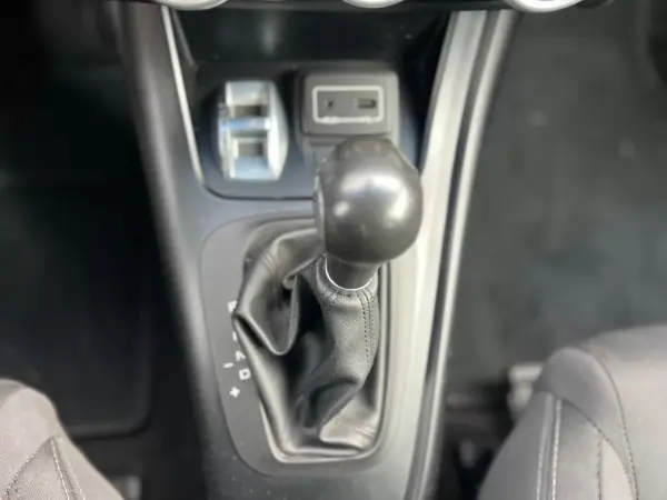 Alfa Romeo Giulietta 2018 - 15950 EUR, 122241 km - AUTO.MOTO.pt - 122241km - foto 14 de 17