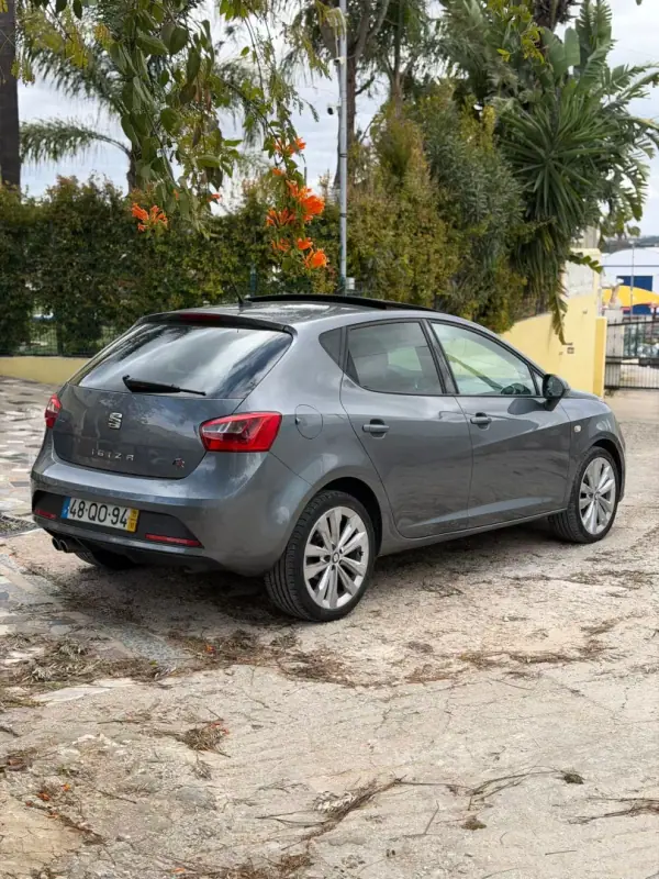 SEAT Ibiza 2015 - 11900 EUR, 143361 km - AUTO.MOTO.pt - 143361km - foto 6 de 10