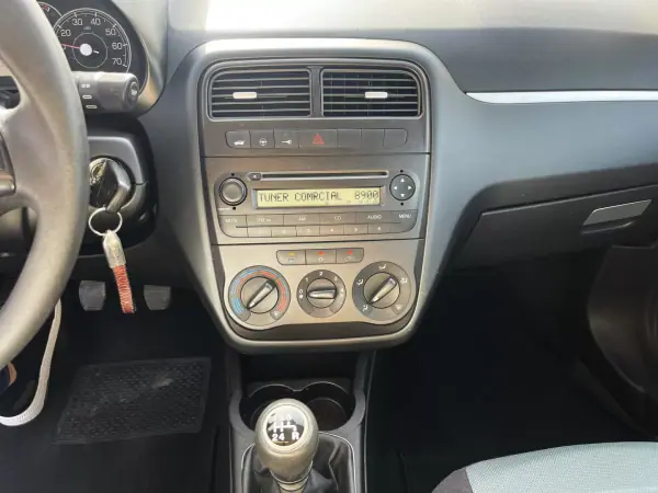 Fiat Grande Punto 2008 - 4990 EUR, 112345 km - AUTO.MOTO.pt - 112345km - foto 11 de 15