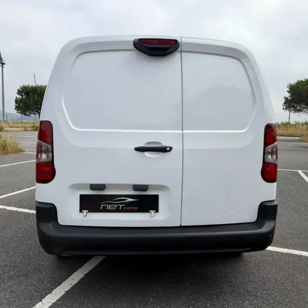 Citroën Berlingo 2019 - 14950 EUR, 96000 km - AUTO.MOTO.pt - 96000km - foto 15 de 17