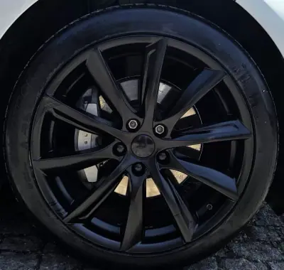 Tesla Model 3 2020 - 25500 EUR, 99000 km - AUTO.MOTO.pt - 99000km - foto 9 de 25