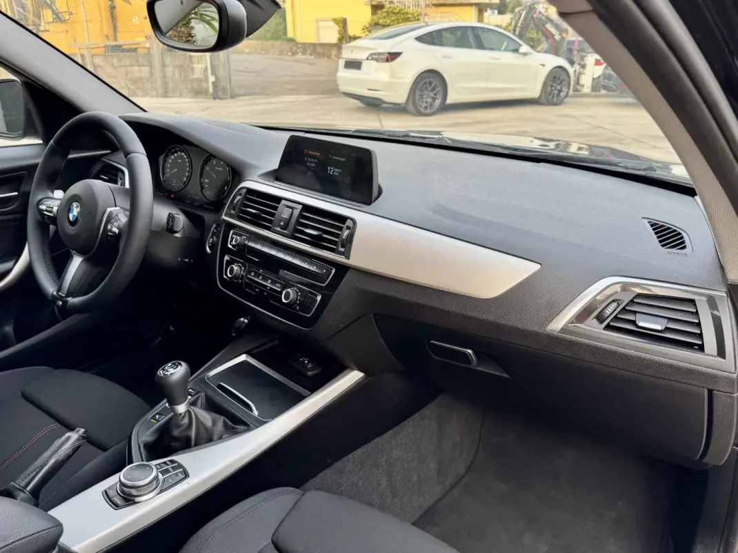 BMW 116 2019 - 14999 EUR, 140000 km - AUTO.MOTO.pt - 140000km - foto 10 de 21