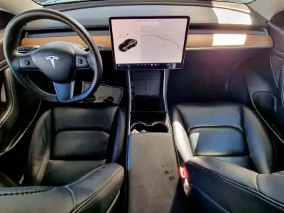 Tesla Model 3 2020 - 22900 EUR, 123000 km - AUTO.MOTO.pt - 123000km - foto 13 de 16