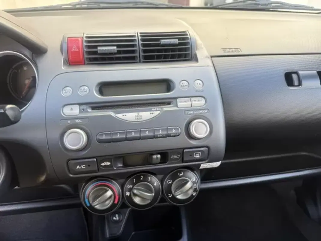 Honda Jazz 2003 - 3900 EUR, 176000 km - 176000km - foto 18 de 26