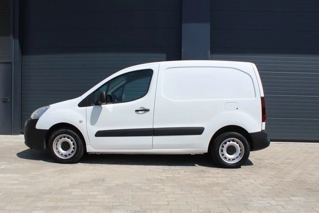 Peugeot Partner 1.6 Blue-HDi Confort L1 2018 - 10000 EUR, 235830 km - AUTO.MOTO.pt - 235830km - foto 5 de 17