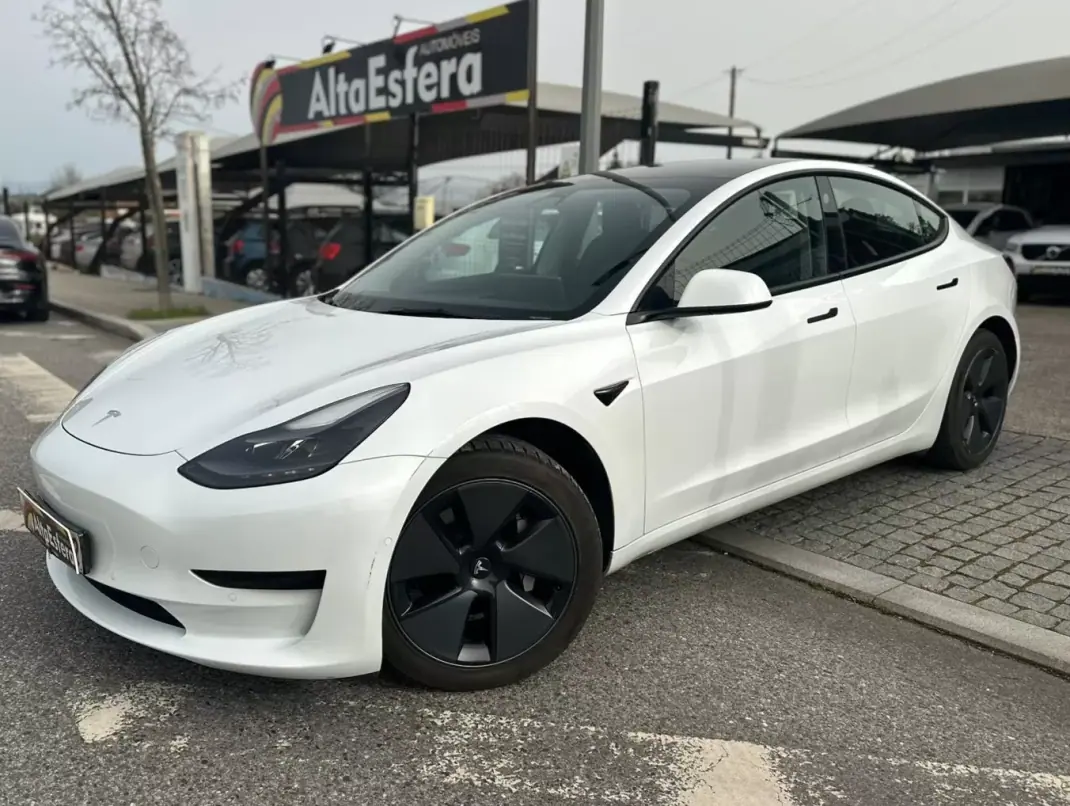 Tesla Model 3 2021 - 29900 EUR, 69729 km - AUTO.MOTO.pt - 69729km - foto 1 de 19