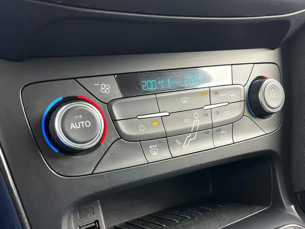 Ford Focus SW 2017 - 7750 EUR, 243000 km - AUTO.MOTO.pt - 243000km - foto 31 de 39