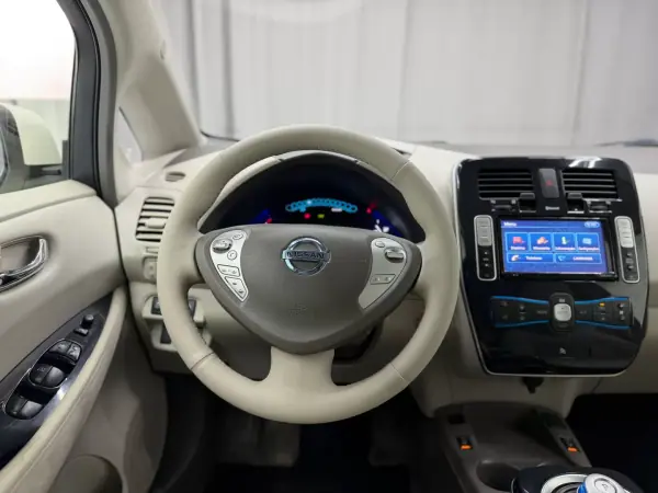 Nissan Leaf 2013 - 6500 EUR, 54000 km - AUTO.MOTO.pt - 54000km - foto 15 de 21