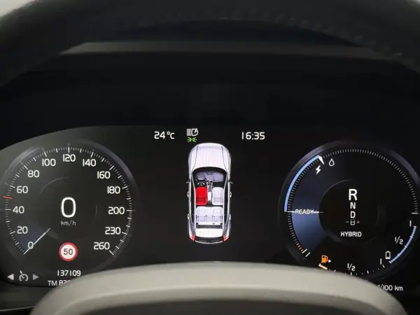 Volvo XC 40 2020 - 26950 EUR, 137000 km - AUTO.MOTO.pt - 137000km - foto 15 de 19