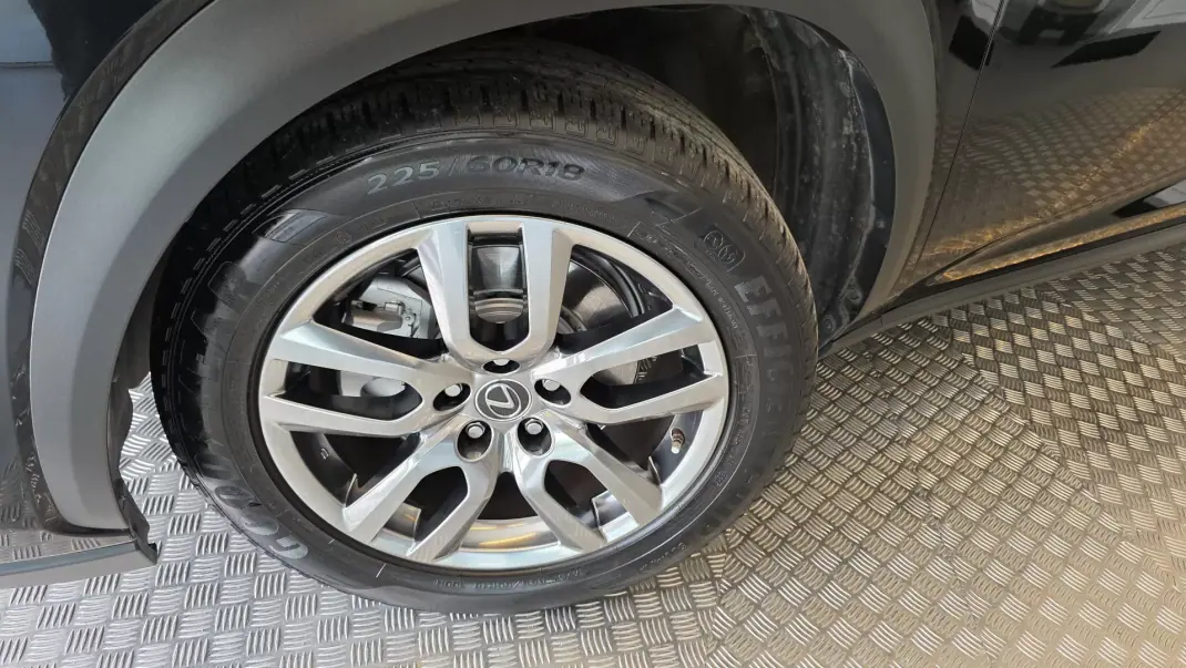 Lexus NX 300h 2018 - 31900 EUR, 78634 km - AUTO.MOTO.pt - 78634km - foto 33 de 65