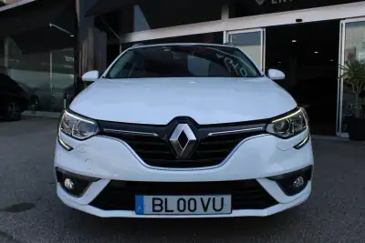 Renault Mégane Sport Tourer 2019 - 16900 EUR, 95084 km - AUTO.MOTO.pt - 95084km - foto 18 de 19