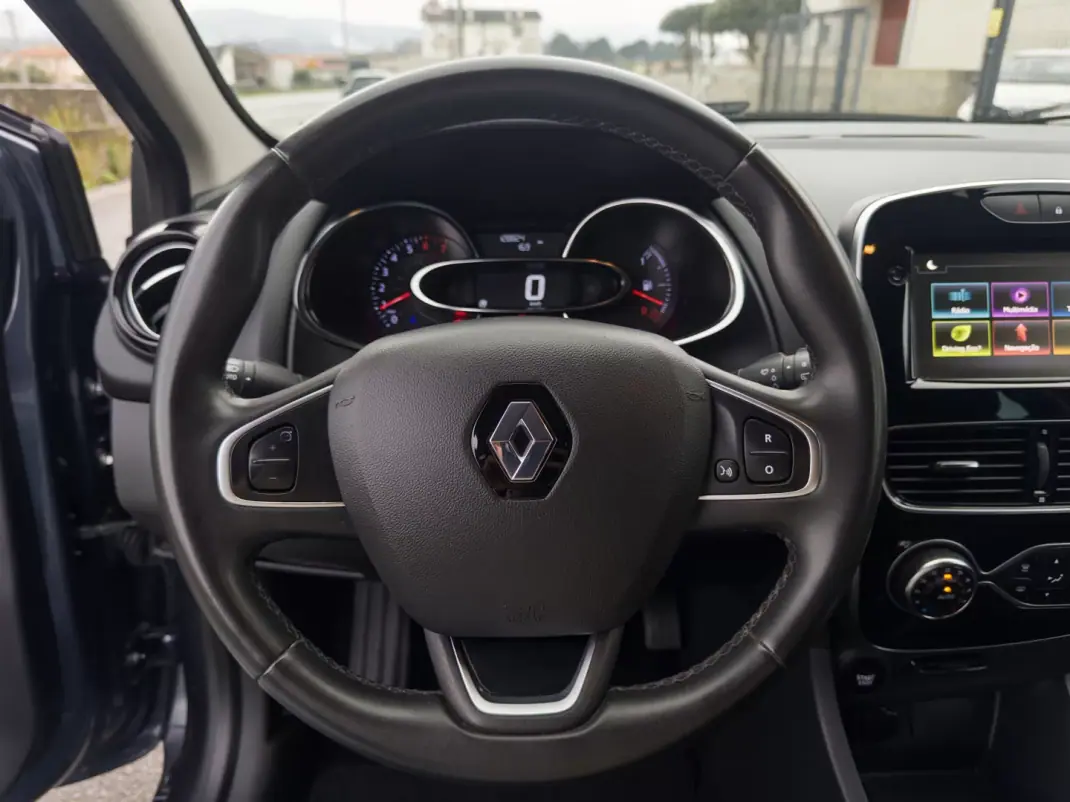 Renault Clio 2019 - 10990 EUR, 128000 km - AUTO.MOTO.pt - 128000km - foto 22 de 43