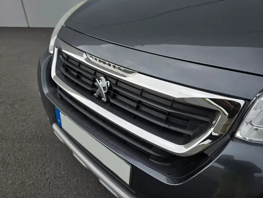 Peugeot Partner 2017 - 12490 EUR, 129000 km - AUTO.MOTO.pt - 129000km - foto 3 de 27