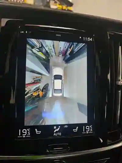 Volvo S90 2018 - 30000 EUR, 85000 km - AUTO.MOTO.pt - 85000km - foto 8 de 13