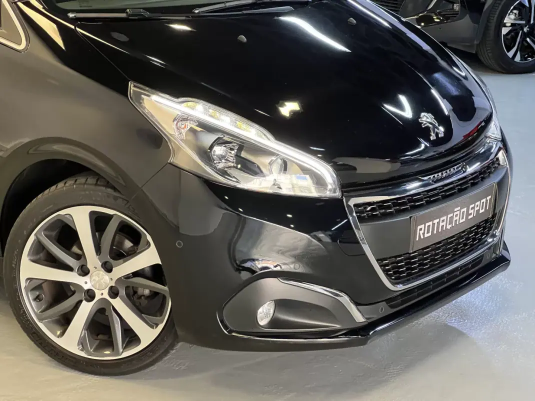 Peugeot 208 2016 - 9990 EUR, 99000 km - AUTO.MOTO.pt - 99000km - foto 26 de 46